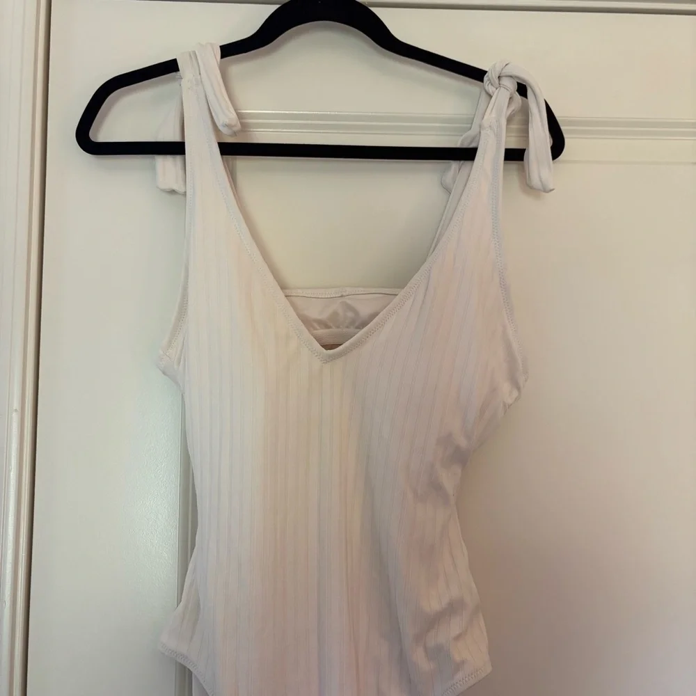 Shade & Shore Women’s  Cream Tummy-Smoothing One Piece Swimsuit